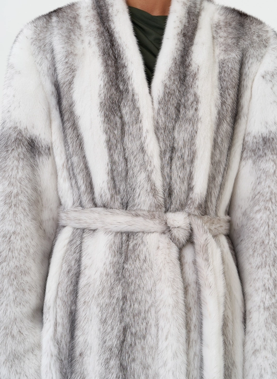 Длинная шуба из норки крестовки
