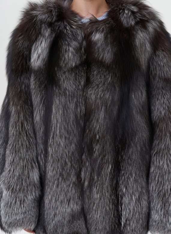 Шуба оверсайз из меха чернобурки фото