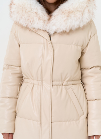 Женский пуховик из эко кожи с отделкой из эко меха