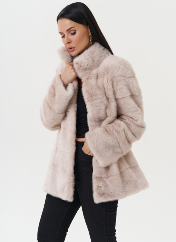 Светлая норковая шуба с воротником стойкой