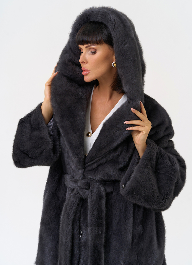 Женская шуба из меха норки с капюшоном  модель № 30673 универмаг малина