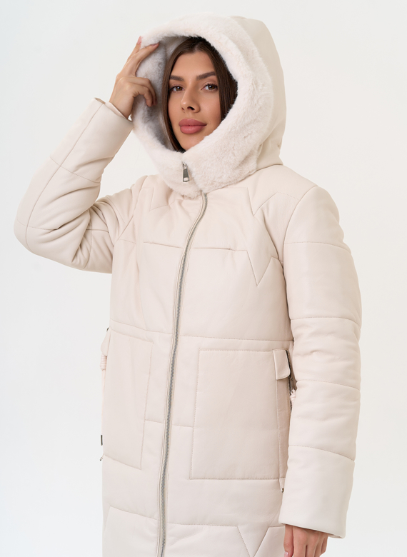 Женское пальто из эко кожи с капюшоном