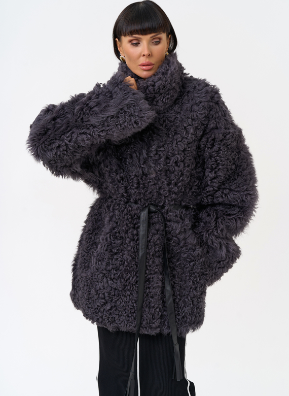 Женская двухсторонняя дубленка с декоративным поясом