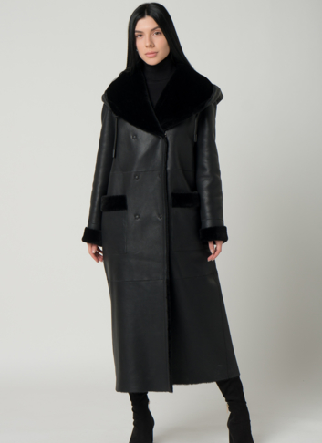 Удлиненная женская дубленка с капюшоном