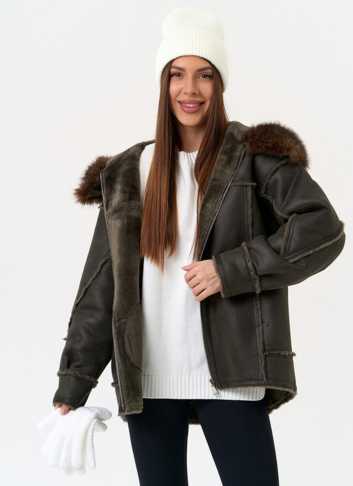 Женская дубленка из эко замши с капюшоном из эко меха