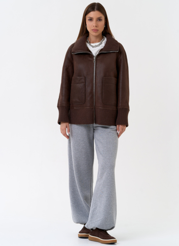 Женский двухсторонний бомбер из эко замши в коричневом цвете