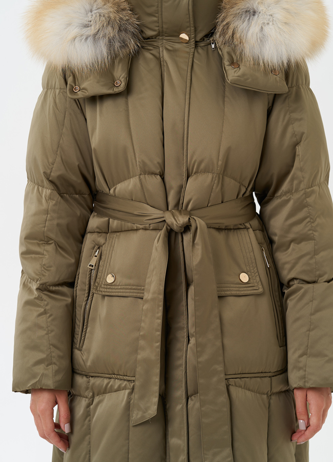 Пуховик с капюшоном из меха лисы модель № 28850 универмаг малина