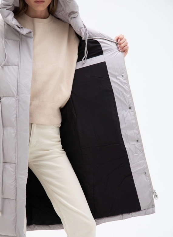 Женский пуховик с капюшоном 