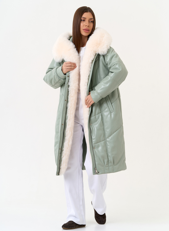 Женский пуховик из эко кожи с отделкой из эко меха