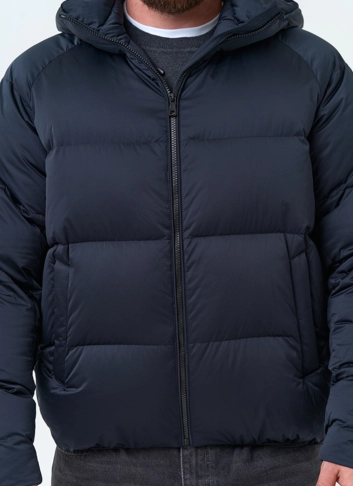 Мужской пуховик с капюшоном  фото