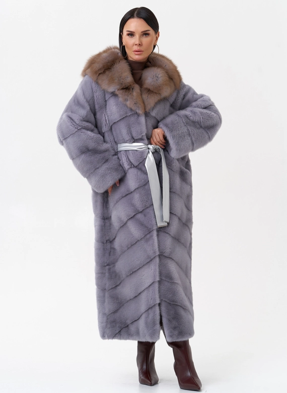 Норковая шуба с капюшоном из меха куницы