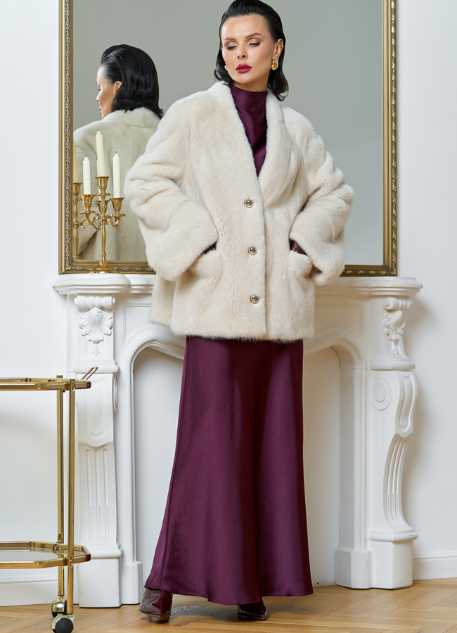 Укороченная шуба из меха норки с акцентными пуговицами модель № 31703 в рассрочку