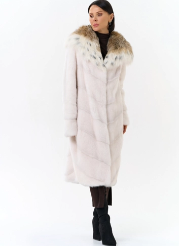 Светлая шуба с рысью