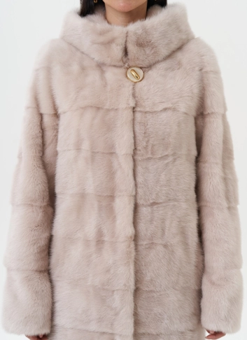 Светлая норковая шуба с капюшоном Светлая норковая шуба с капюшоном фото