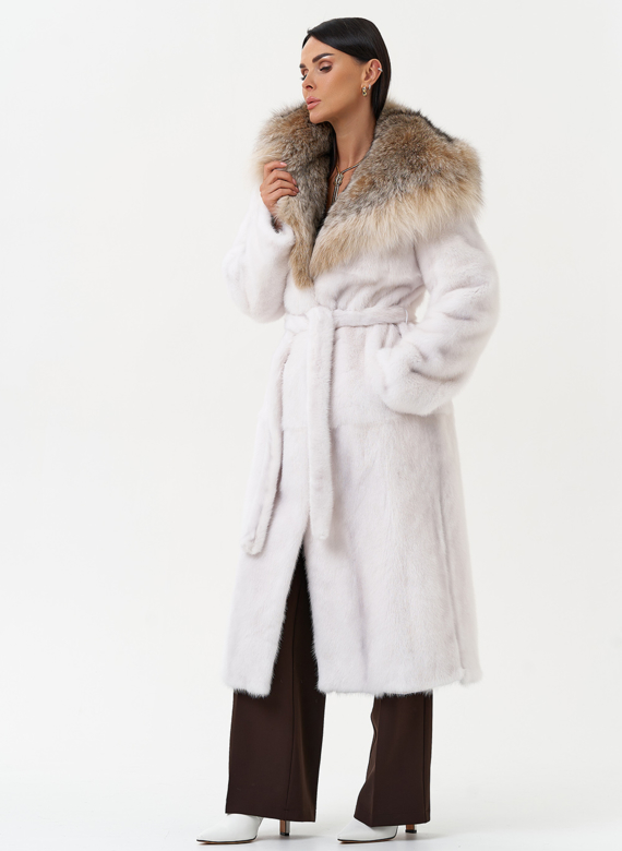 Женская шуба из меха норки с капюшоном из меха рыси